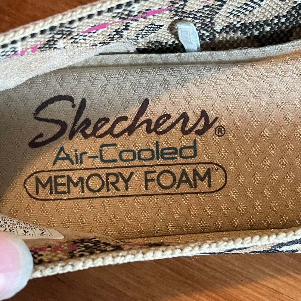 Sketchers cheetah slip on shoes - Picture 11 of 15